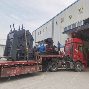 1000*700液壓對輥制砂機，1210反擊破發往四川